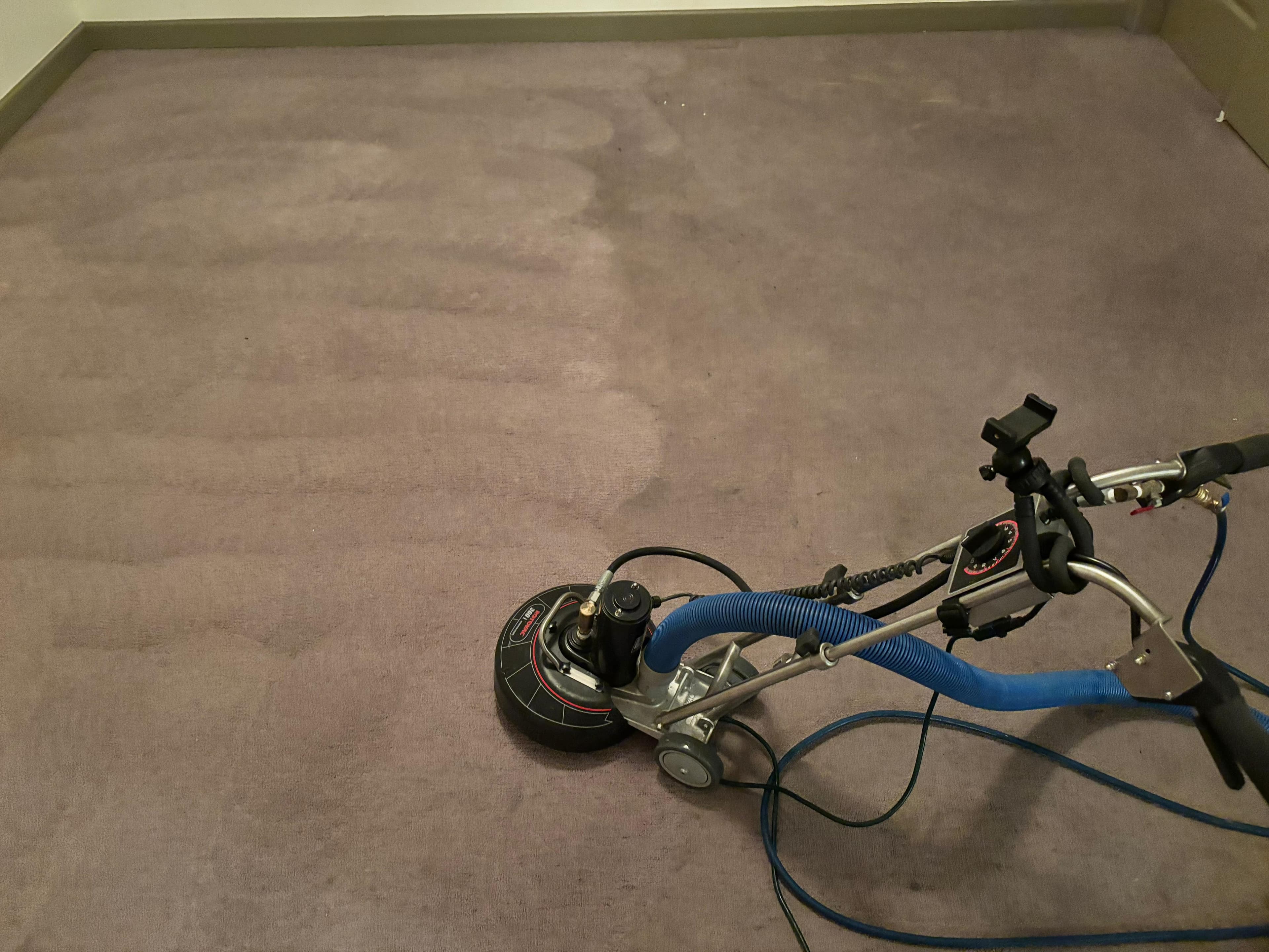 Carpet cleaning equipment used for rotary extraction cleaning support