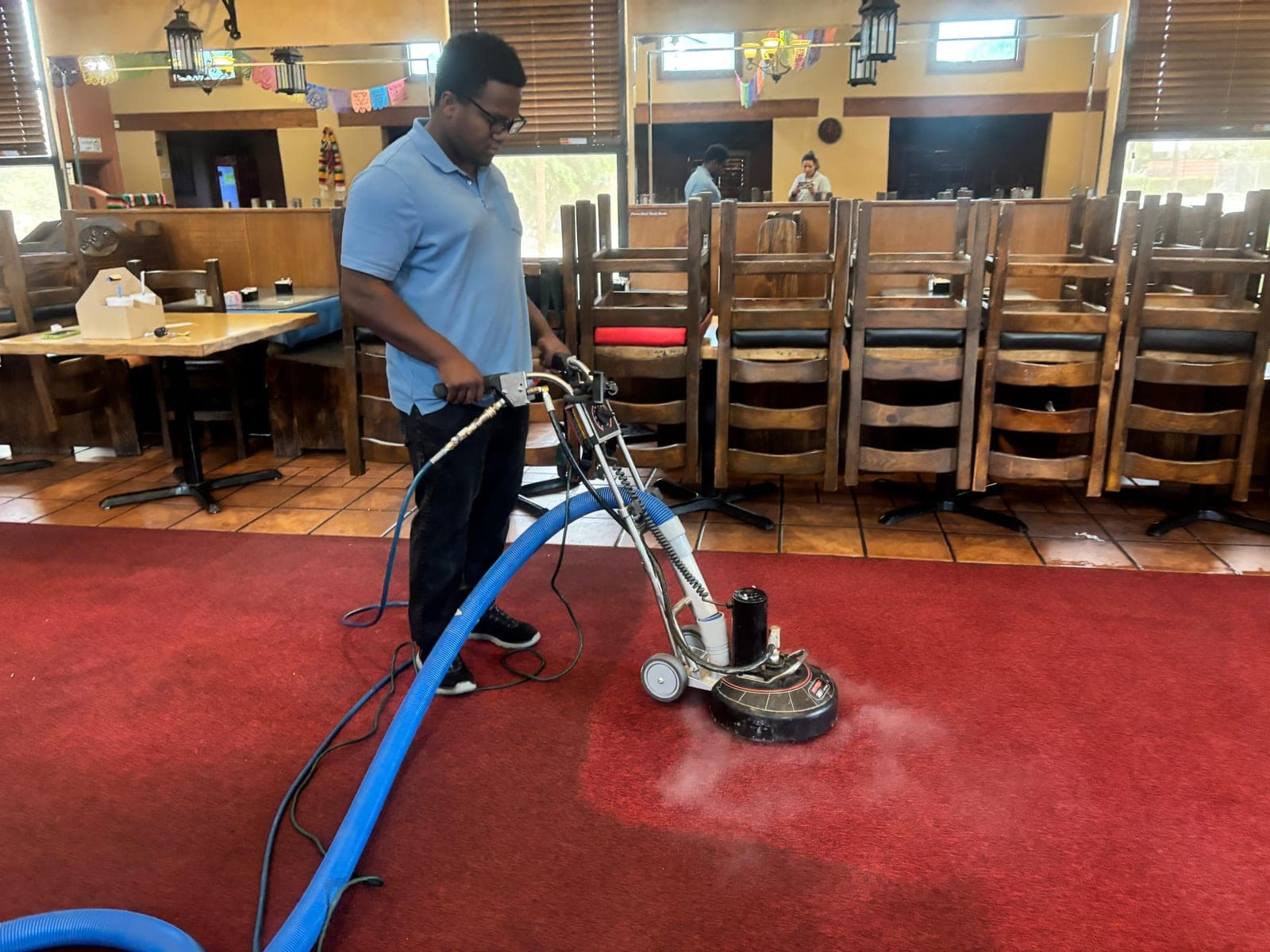 Commercial carpet cleaning in a restaurant in Las Cruces, NM